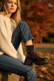 Johnature British Style Thick Soled Short Boots 2025 Winter New Versatile Round Toe Belt Buckle Genuine Leather Women's Boots